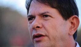 Cid Gomes chama petistas de babacas: “Vocês vão perder” Cid Gomes chama petistas de babacas: “Vocês vão perder”