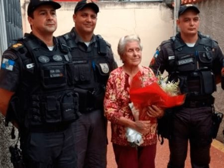 PMs Que Salvaram Idosa Feita Refém Foram Homenageados PMs Que Salvaram Idosa Feita Refém Foram Homenageados