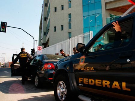 Polícia Federal cumpre mandados e efetua prisões de políticos goianos Polícia Federal cumpre mandados e efetua prisões de políticos goianos