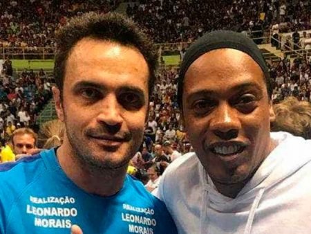 Ronaldinho Gáucho Usa Sósia Para ‘Driblar’ Torcida E Justiça Em Evento Em SP Ronaldinho Gáucho Usa Sósia Para ‘Driblar’ Torcida E Justiça Em Evento Em SP