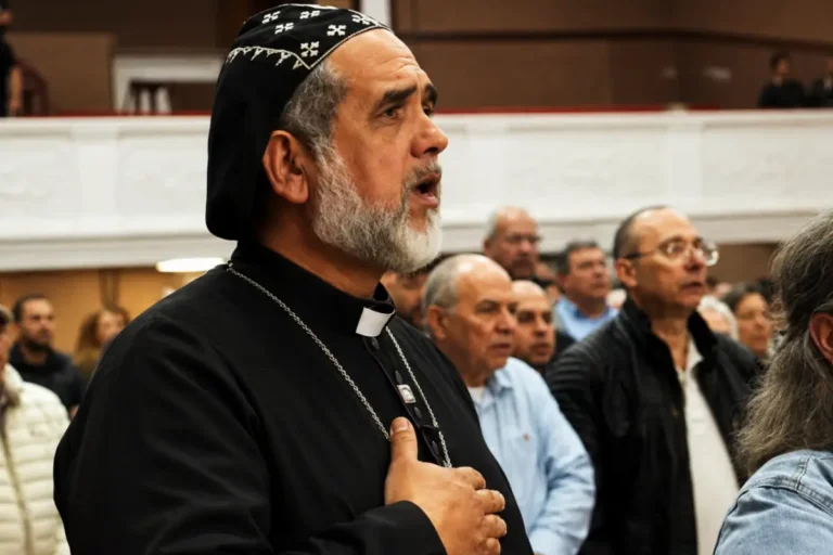 PADRE KELMON leva DISCURSO de “SERVIR” À CAMPANHA · 7Minutos